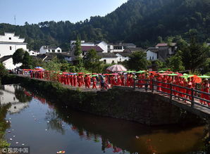 浙江武义举办民俗活动 圆梦节 市民游客赴武义古村许愿追梦