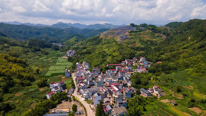 山地光伏投运 助力畲乡发展